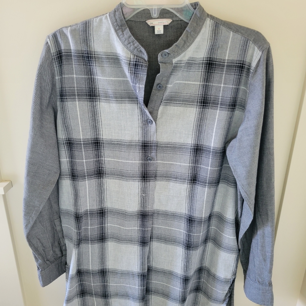 Gap plaid half button-up